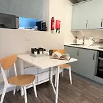 Warehouse 1bed Sleeps 2 Pets Welcome *