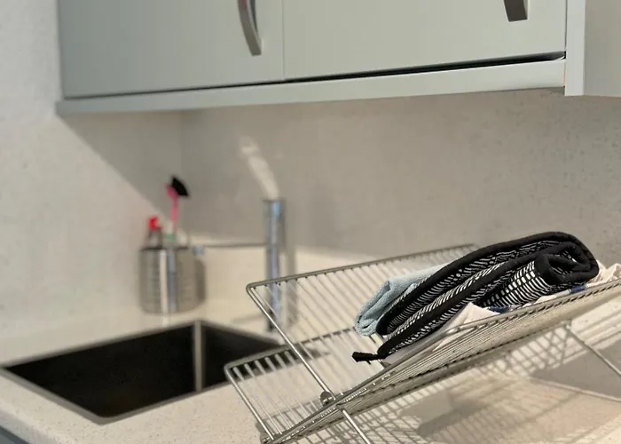 Warehouse 1bed Sleeps 2 Pets Welcome *